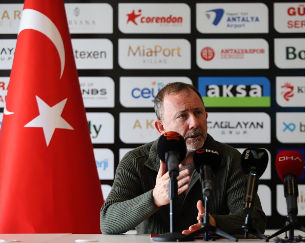 Sergen Yalçın, Antalyaspor'a İmzayı Attı
